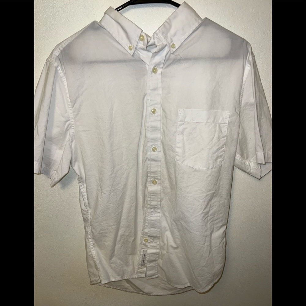 White button up short sleeve Goodfellow & CO t-shirt